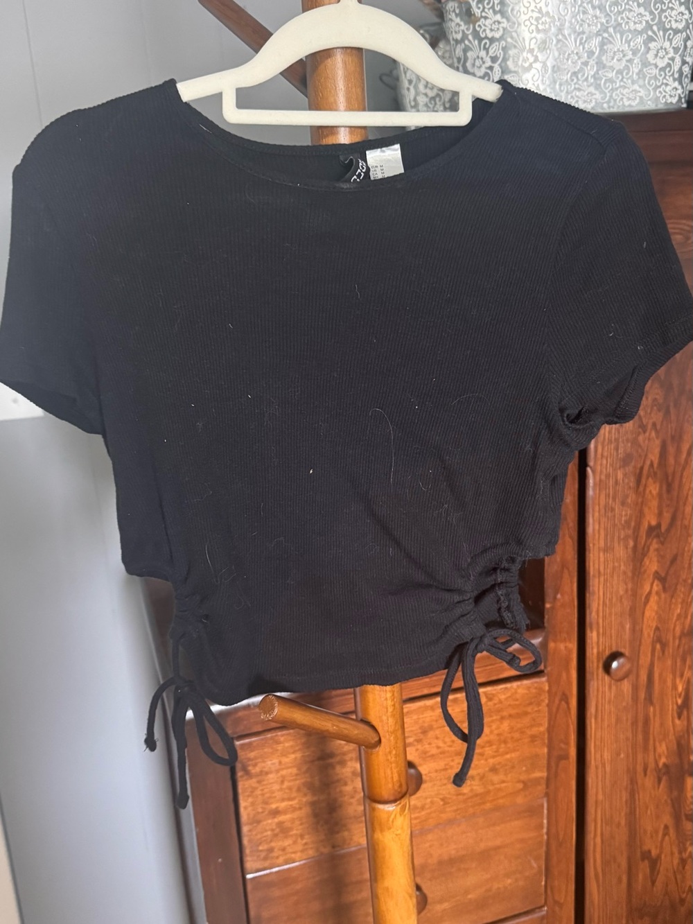 🖤 H&M Ribbed Ruched Side Tie Crop Top — Size Medium